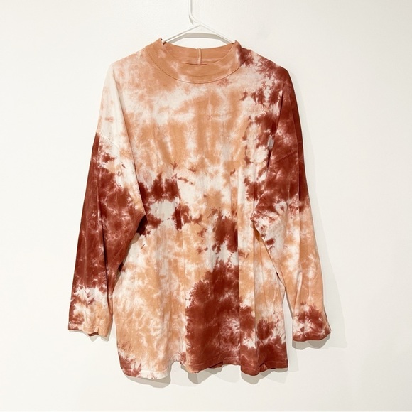 We The Free Free People Be Free Tie Dye Tee Long Sleeve Crew Neck Red/Cabernet - Picture 5 of 11